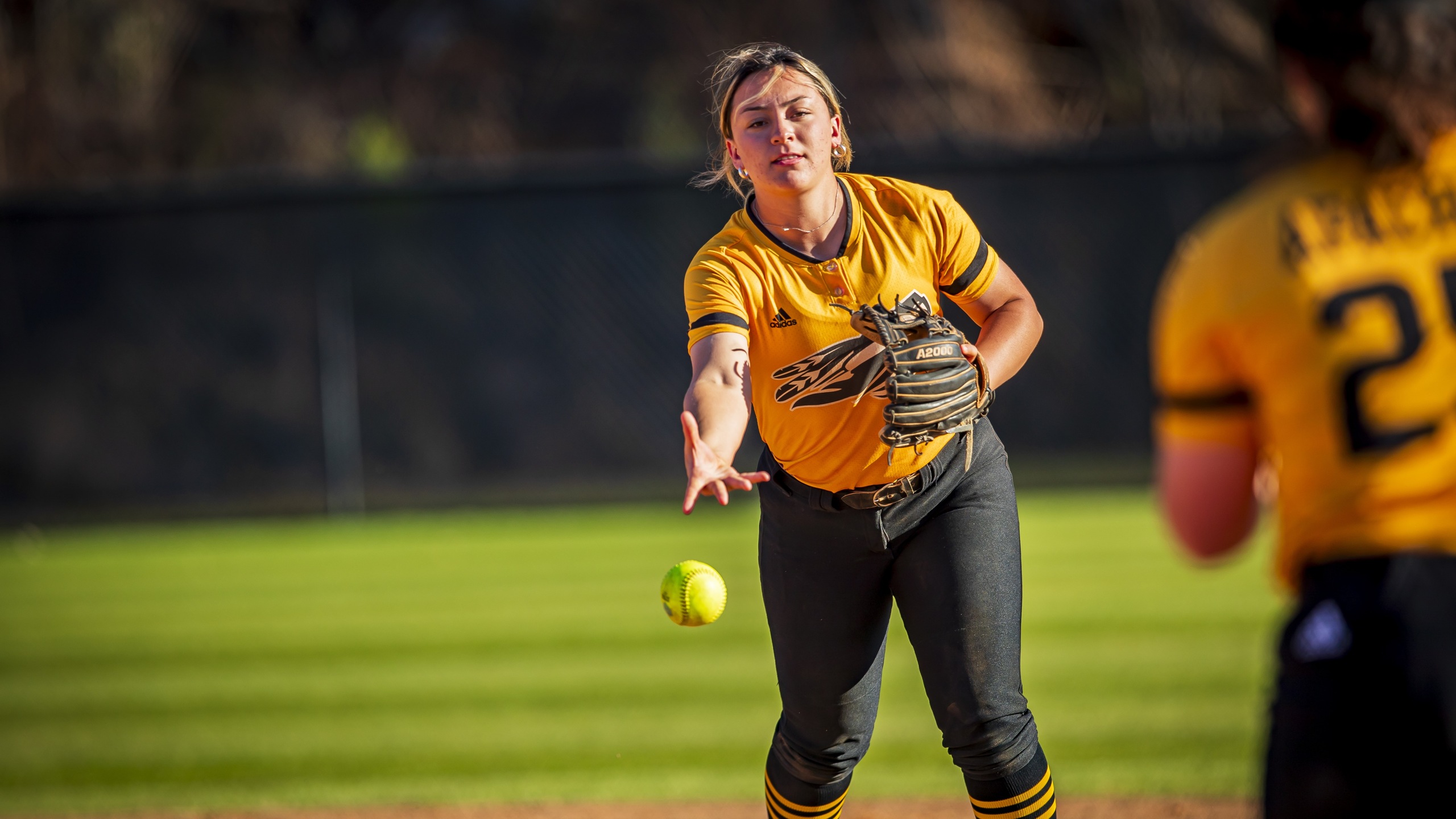 Softball earns road split with #16 Trinity Valley