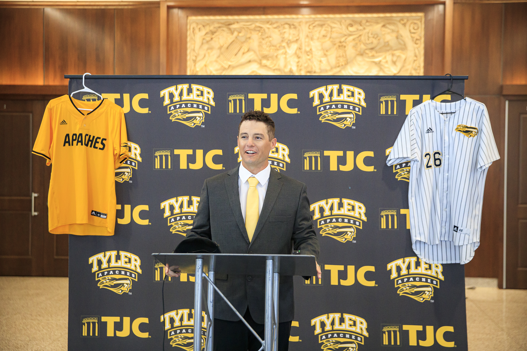 Brett Doe named new TJC baseball coach